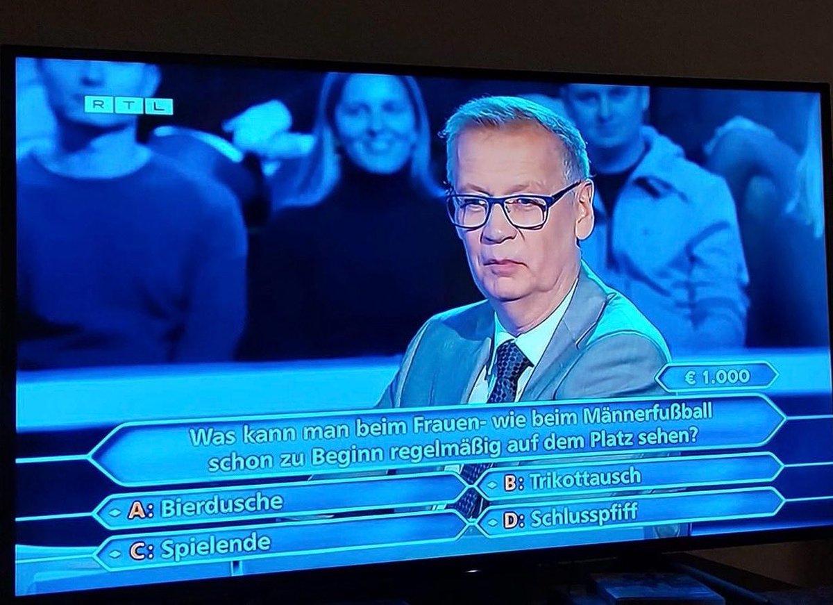 Littlewisehen tweet media