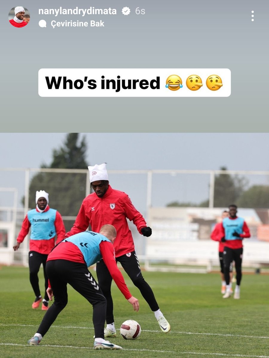 HodriMeydan_TV's tweet photo. Galatasaray kiminle oynuyorsa en önemli oyuncuları ya kadro dışı ya cezalı.  
Samsunsporlu Dimata aniden kadro dışı bırakılmasına tepki gösterdi.

Tüm bunlar olurken Fenerbahçeli eski futbolcular: 
❌ İsmail Kartal olmasa Fenerbahçe fark atmıştı. https://t.co/dC3m0fcASB