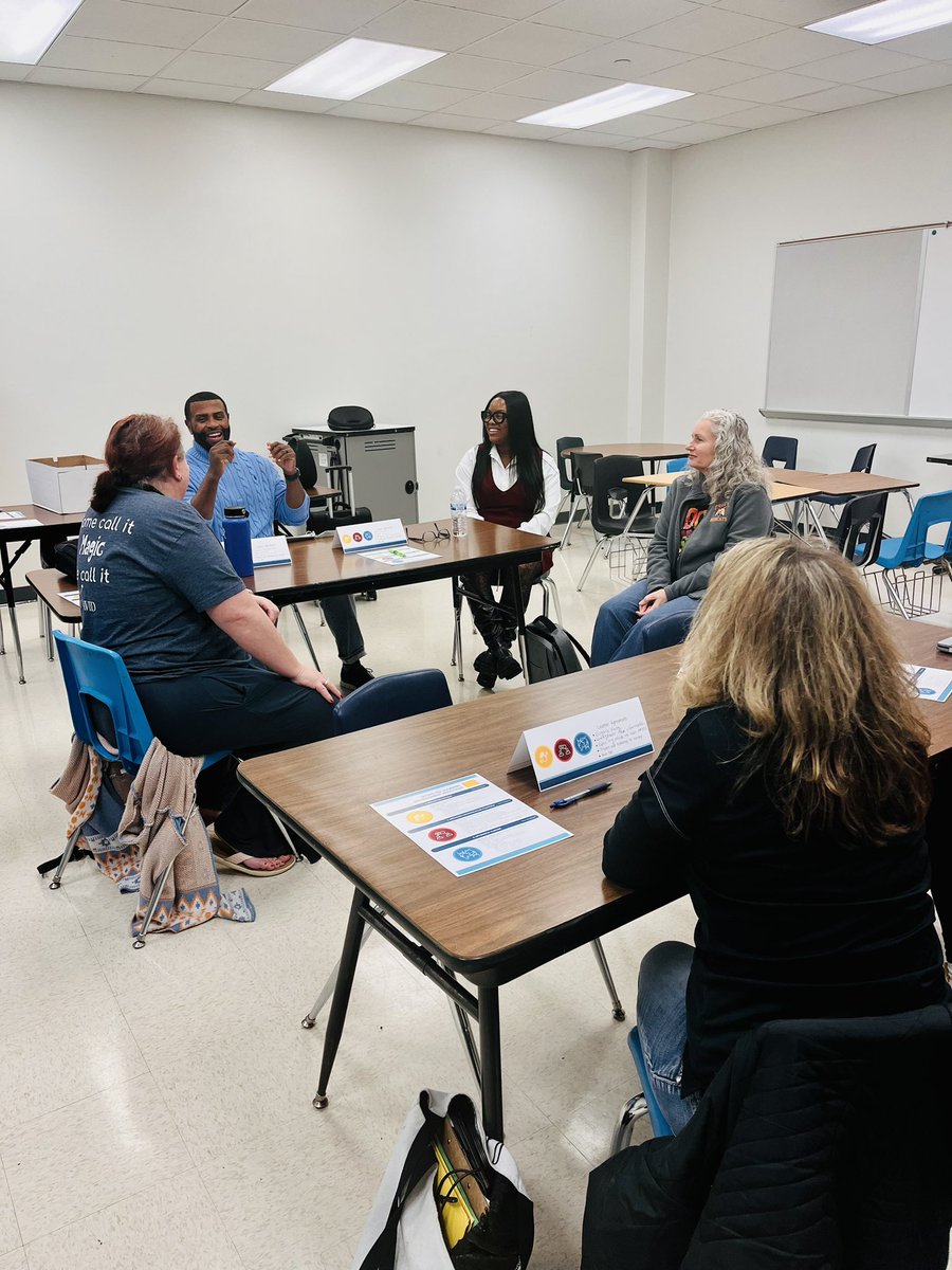 Elementary Deans Dharea Jackson and Keenan Washington practicing restorative circles with Irving ISD staff.
#mtss #irvingisd