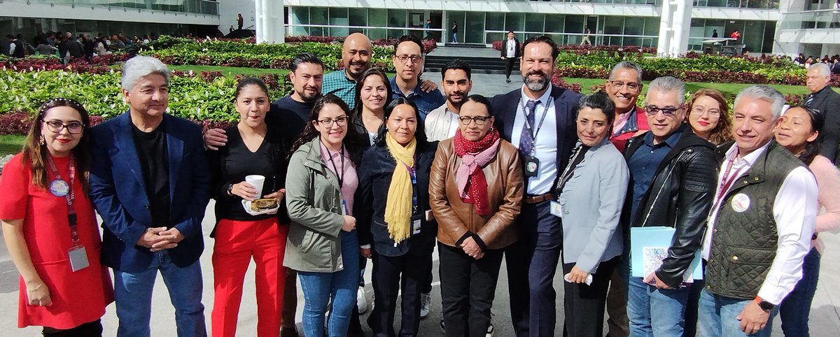 SESNSP's tweet photo. Personal del @sesnsp junto a nuestro Secretario Ejecutivo Adjunto @FerTiscareno acompañamos a la Secretaria @rosaicela_ y a nuestros compañeros de la @SSPCMexico en la muy tradicional celebración del #DíadelaCandelaria degustando unos ricos tamales. https://t.co/qLke7vHug5