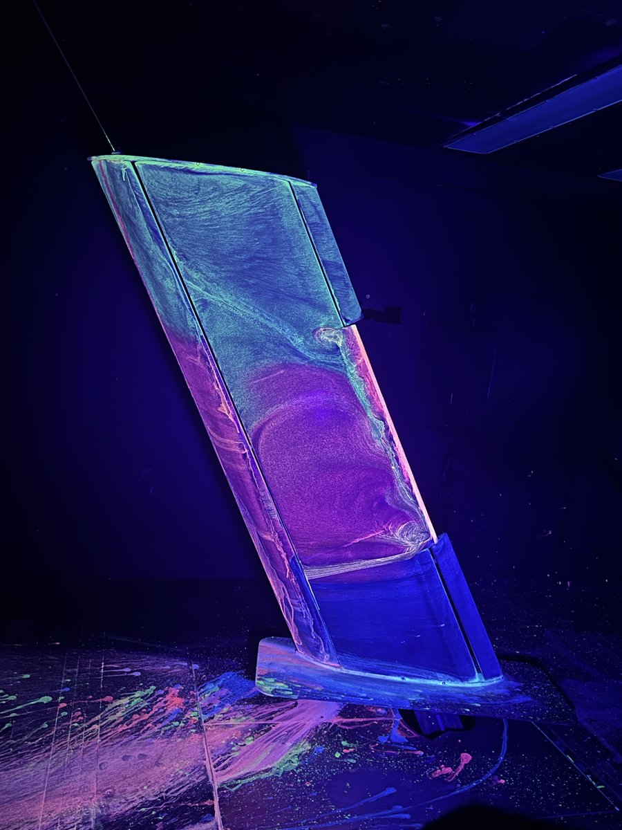 Some nice multi-coloured oil flow visualisation under UV light on our DLR-F15 swept wing model in high-lift configuration (📷Sam Land) #WingFriday