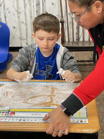 HeatherLiputVV's tweet photo. #writingfun Writing words in shaving cream. @HeatherLiputVV @VV_Voyagers https://t.co/fRKeDs5kQ8