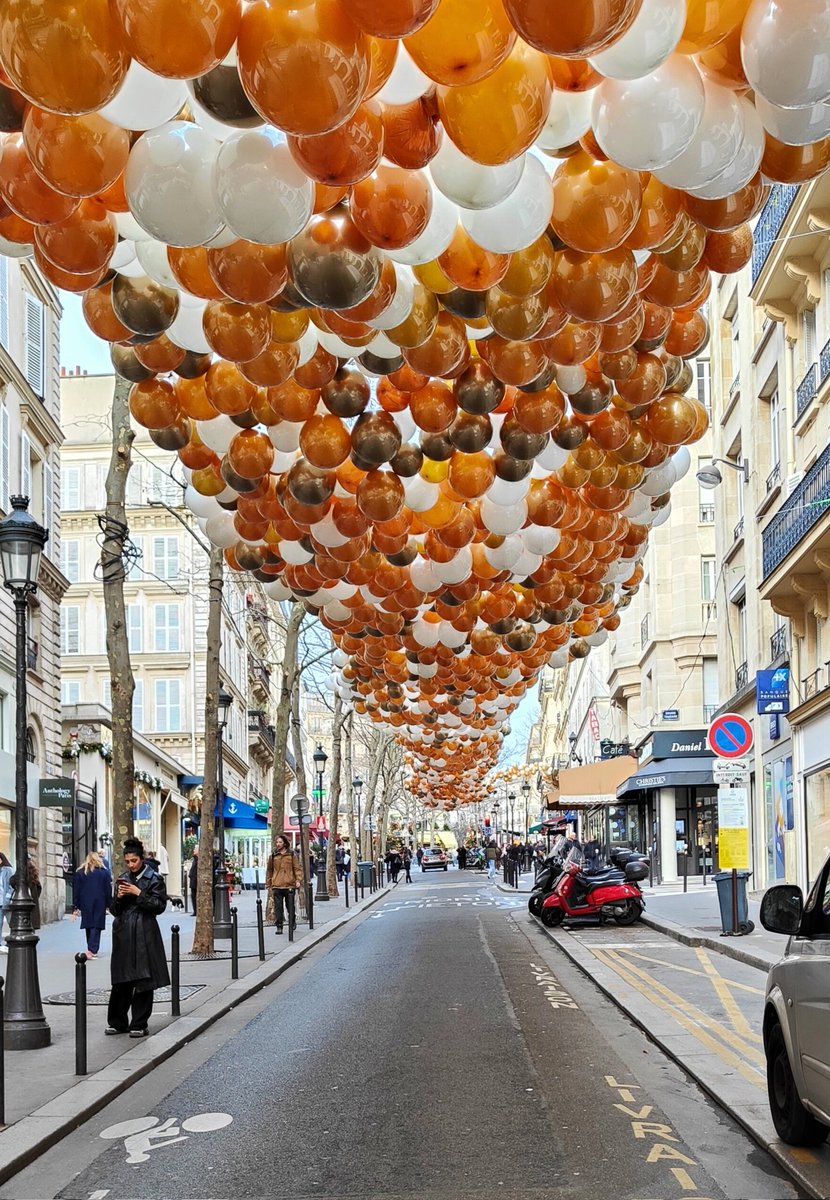 EnRoadtrip's tweet photo. Rue des bulles 

#paris #champagne #bulle #France https://t.co/nf1Hlz4t3g