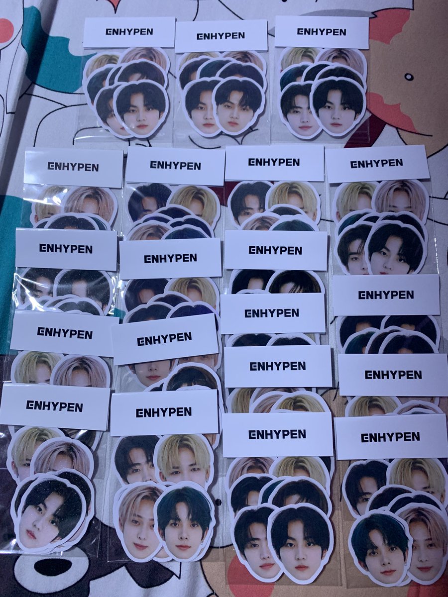 LaraMin0501's tweet photo. freebies for #Enhypen Fate tour in NCC tomorrow bubble head stickers!! 
1:1 only random pick of members!!!
Like &amp; RT
no need to follow just show me proof on d day see you 🧡 will be staying at entertainment zone #newclarkcity #fatetourfreebies 

 #FATE_IN_NEWCLARK_CITY https://t.co/Issng3Hh81