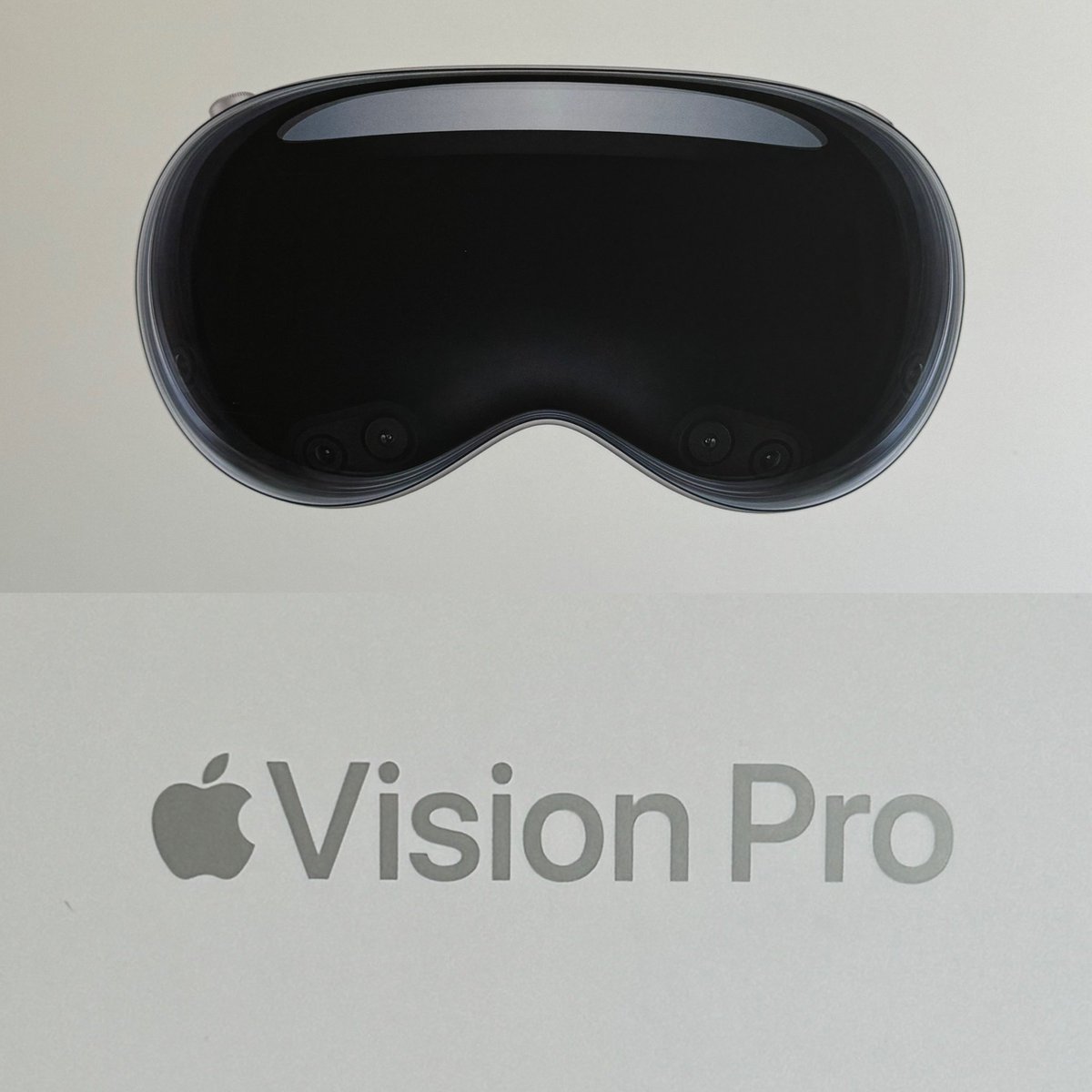 DisTrackers's tweet photo. Picked up my Apple Vision Pro! Time to watch some content.
.
#Apple #AppleVisionPro #VisionPro #Tech #DisTech #DisTrackers https://t.co/EbkLSyr4Wt