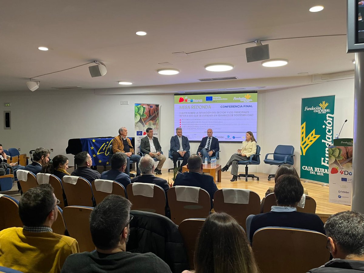 Mesa de #debate sobre la situación de los frutos rojos y los retos de futuro
 🍓🍓🍓 en proyecto <a href="/Life4Donana/">LIFE4Doñana</a>

➡️Con Fco J. Contreras de #CoopsAgroHuelva, Fco Gomez de <a href="/Freshuelvaes/">Freshuelva</a>, José Carlos Álvarez de <a href="/AgapaAndalucia/">Agencia de Gestión Agraria y Pesquera de Andalucía</a> y Fernando Delgado de <a href="/CanalUGR/">Universidad Granada</a>