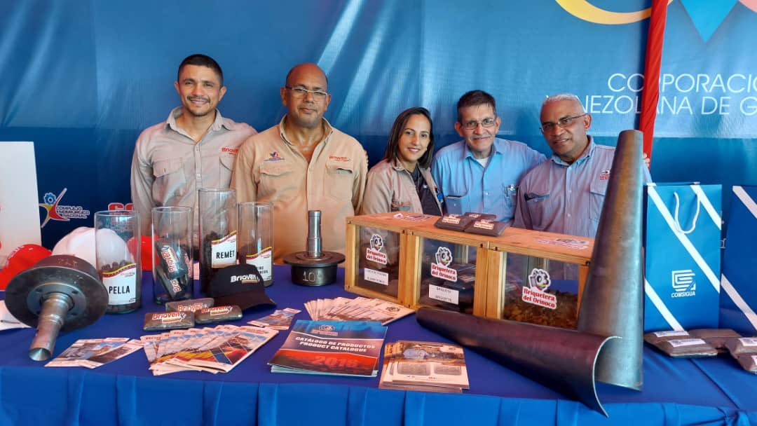 BRIQVEN_CVG's tweet photo. Trabajadores de #CVGBriqVen celebraron los 25 años de la Revolución Bolivariana. Con la exposición de materia prima y productos terminados, la clase obrera también se sumó a la celebración nacional, que tiene como principal logro la dignificación del pueblo. https://t.co/kgQFjUqvLt