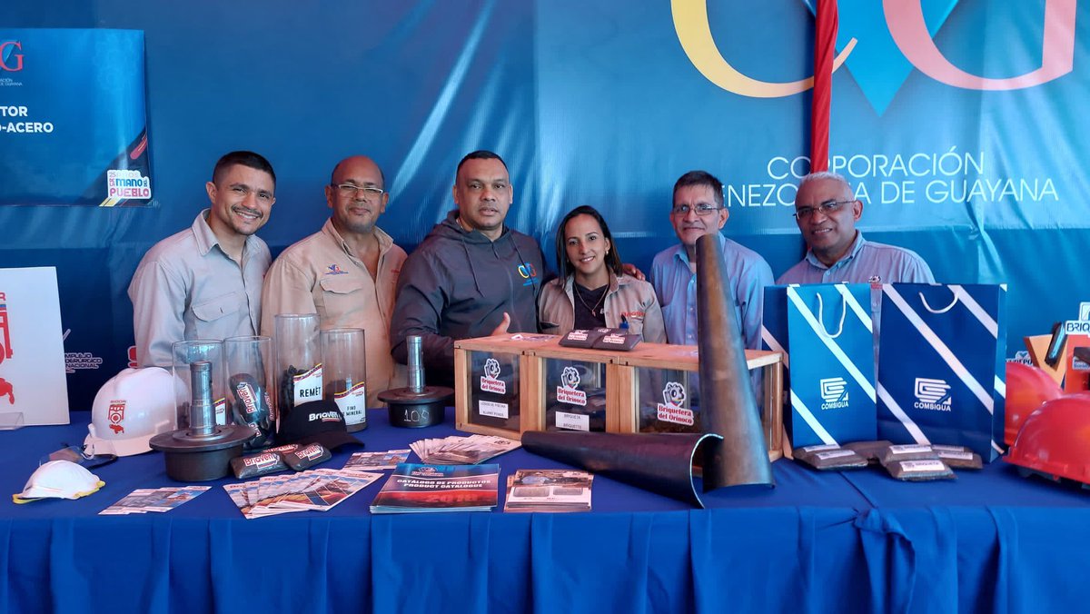 BRIQVEN_CVG's tweet photo. Trabajadores de #CVGBriqVen celebraron los 25 años de la Revolución Bolivariana. Con la exposición de materia prima y productos terminados, la clase obrera también se sumó a la celebración nacional, que tiene como principal logro la dignificación del pueblo. https://t.co/kgQFjUqvLt