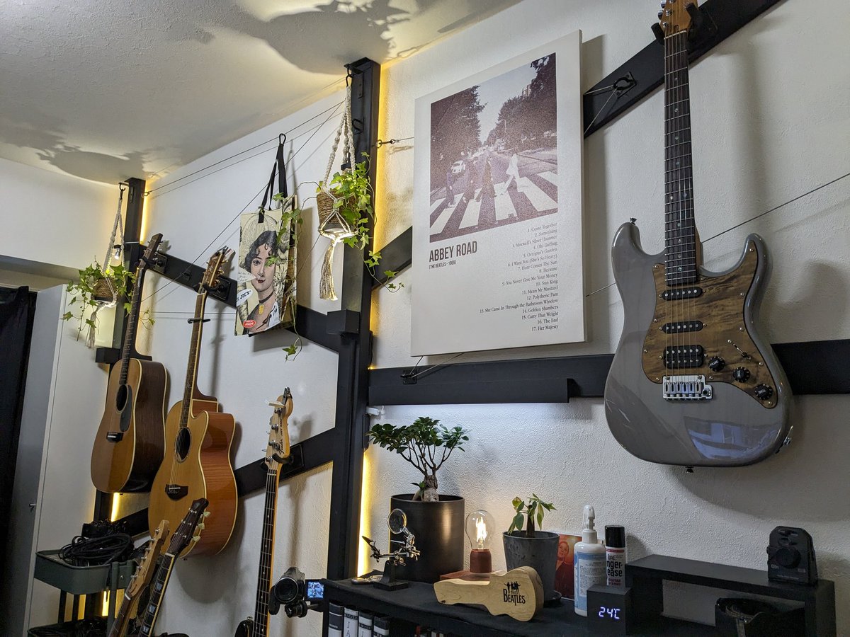 sahara_guitar's tweet photo. 宮脇俊郎先生の対面レッスン。
いつも刺激（と笑い）をいただいています🍀
これからも学び続けます🎸
@miyatankoro

宮脇先生HP
https://t.co/WXCJagJChd

#感謝
#宮脇俊郎 
#ギター
#keipro
#下北沢 https://t.co/4PRvMCDHJz