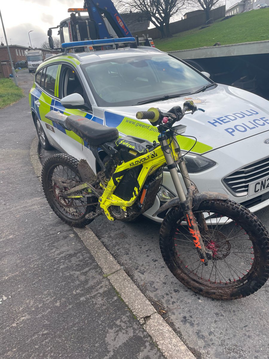 A proactive shift for #NewportWestNPT today

✅ Surron 🏍️ seized in the #Gaer 
✅ A car 🚙 seized in #Pill 
✅ Class B drugs seized from a premises in #Pill
✅ Female arrested for burglary in #Pill

#PC2209 #PC2243 #PS1810 #CSO317 

#ProtectandReassure #NeighbourhoodPolicing