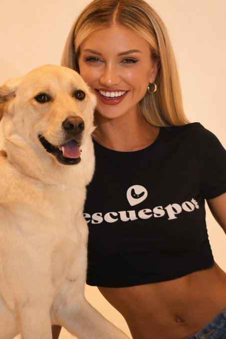 Happy Friday 🐕🖤 https://t.co/UIVrSjZH0r