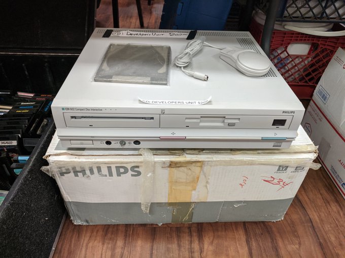 VingTroiSeize's tweet image. Philips CDI Development Kit
(posted by us in year 2020)

#Philips #CDI #CompactDiscInteractive #retrogaming #videogames #80s #90s #Geek #DevKit