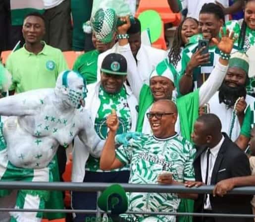 _sokien's tweet photo. Only one Okwuté ✌🏼
The only President I know 
These pictures got me all up in my feelings sha... 🥺 It's well 🇳🇬 https://t.co/3xCnbiH7Mo