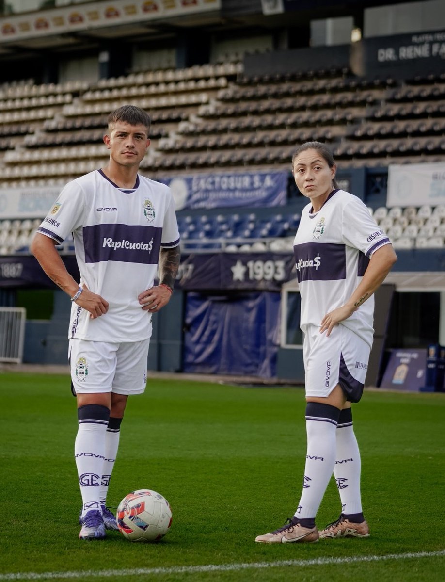 marcadegol's tweet photo. ⚪🔵 Nuevas camisetas 2024 de @gimnasiaoficial x Givova. ¿👍🏻 o 👎🏻? https://t.co/xQ85QrAIeU