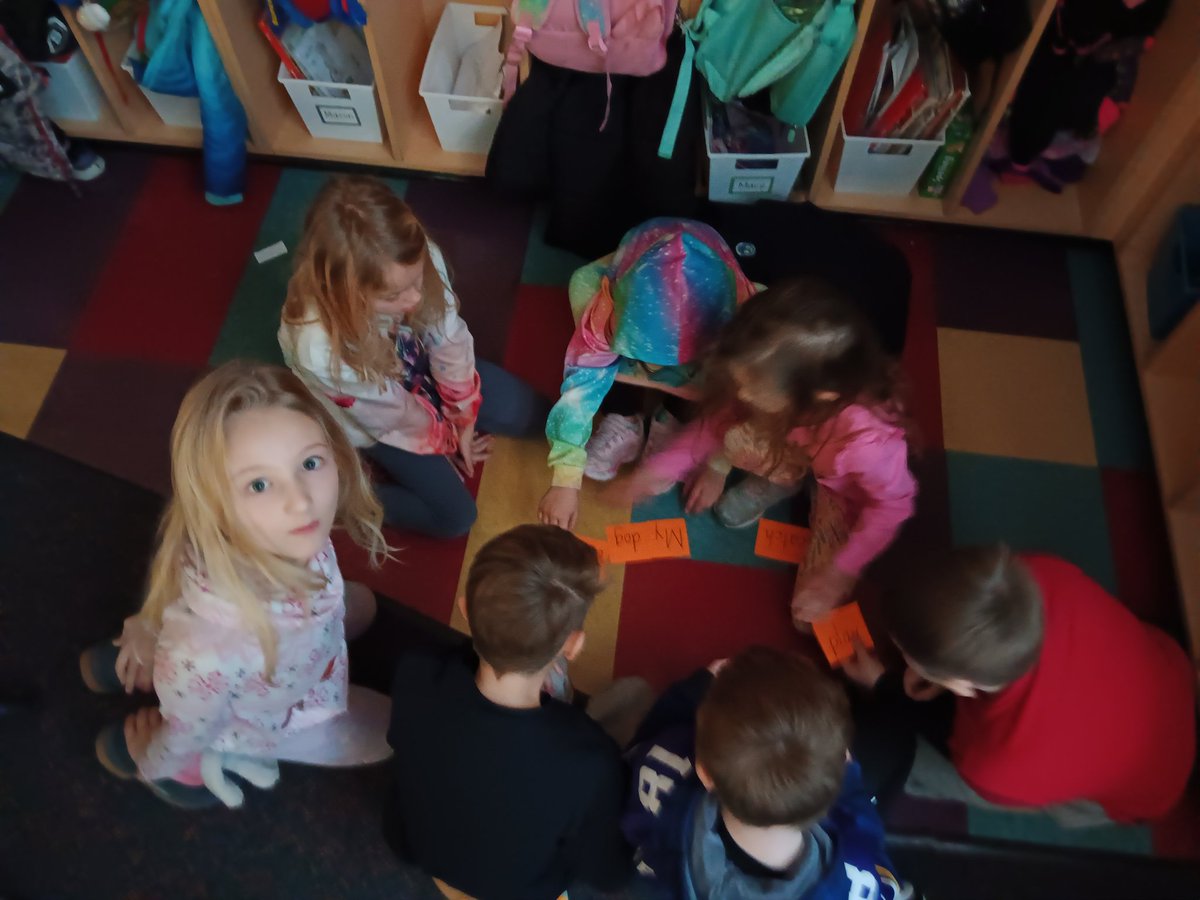 OLittleKnights's tweet photo. Look at these awesome readers! They worked together to build sentences that had meaning. I loved listening to them use sentence clues to solve problems! #OtsegoKnights https://t.co/OIrv6E1GCv