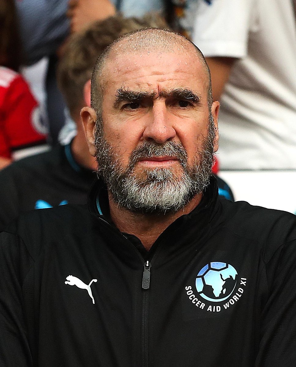 LMDFoot_'s tweet photo. Eric Cantona : "Vous pouvez changer de femme, de politique, de religion. Mais vous ne pouvez pas changer d'équipe de football préférée." https://t.co/te5NYRrPl8