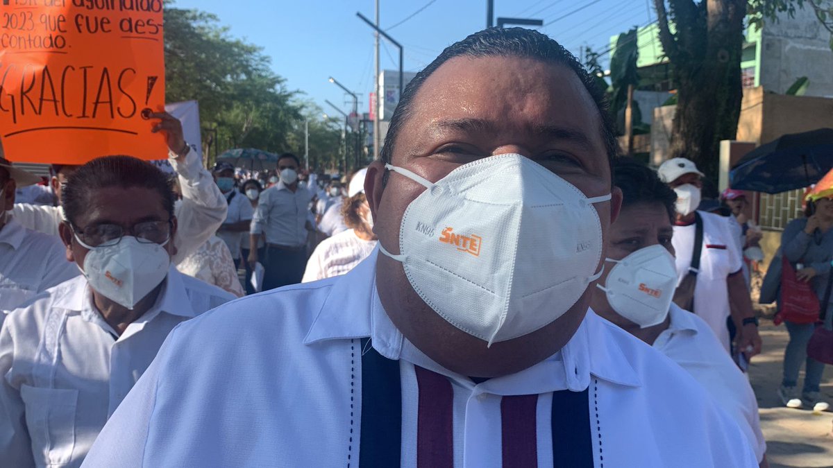 heraldodetab's tweet photo. Trabajadores de la educación adheridos al #SNTE, se manifiestan en el malecón Leandro Rovirosa Wade. Buscan dialogar con #AMLO, para manifestarle su apoyo y pedirle su intervención para que se les devuelva lo que se le ha descontado por concepto de ISR

Fotos: Carlos Pérez https://t.co/cDWYKl1csL