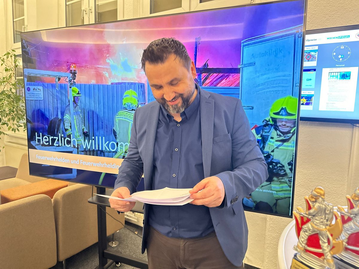 Sebastian Morgner (@smorgner7) on Twitter photo Die Pokale sind vergeben! Die MAZ hat in Potsdam die Feuerwehrheldinnen und Feuerwehrhelden 2023 ausgezeichnet! Danke für euren Einsatz und herzlichen Glückwunsch 🎉! Die Pokale sind vergeben! Die MAZ hat in Potsdam die Feuerwehrheldinnen und Feuerwehrhelden 2023 ausgezeichnet! Danke für euren Einsatz und herzlichen Glückwunsch 🎉!