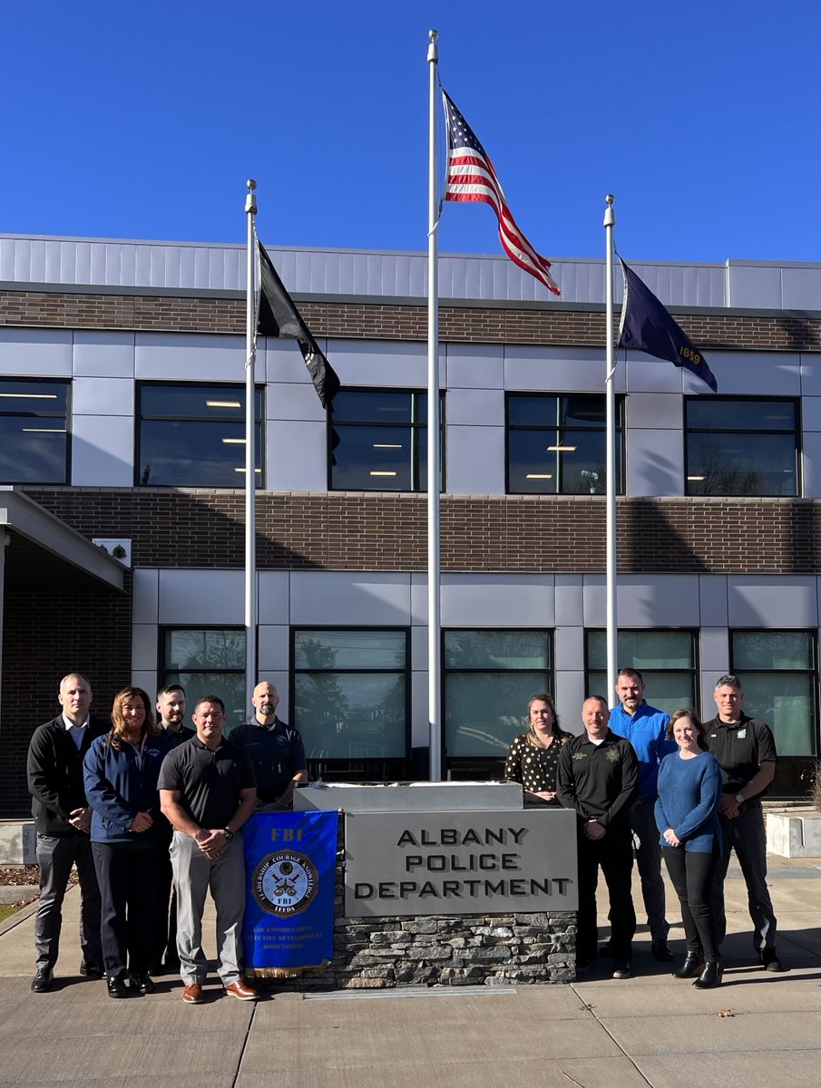 FBILEEDA's tweet photo. Congratulation to the graduates of the MPO class in Albany, OR. Thank you Chief Marcia Harnden and the Albany Police Department for hosting FBI-LEEDA.
#teamleeda #leadon #fbileeda #leadership #lawenforcementtraining https://t.co/CpDSmCdzdw