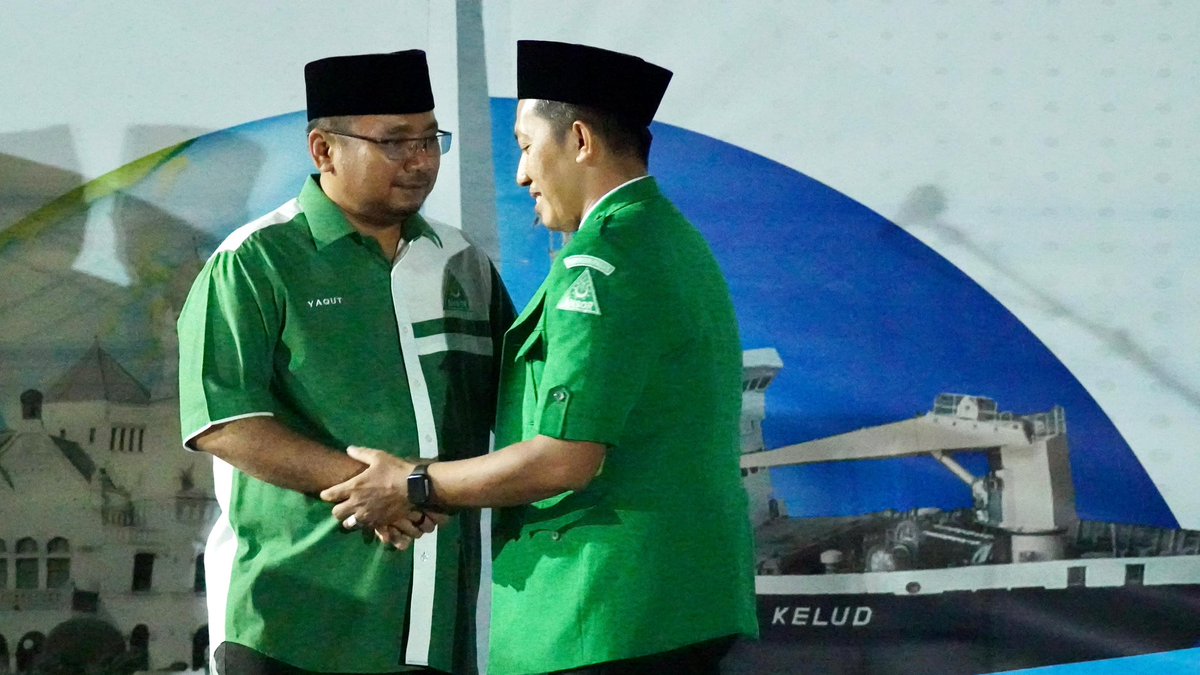 elmoerif's tweet photo. Serah terima Panji GP Ansor oleh Ketua Umum Demisioner H. Yaqut Cholil Qoumas kepada Ketua Umum Pimipinan Pusat Gerakan Pemuda Ansor terpilih, Sahabat Addin Jauhariddin di Pelabuhan Tanjung Emas, Semarang
Sabtu 03 Februari 2024

#KongresXVIGPAnsor https://t.co/nbsL9Q9eHO