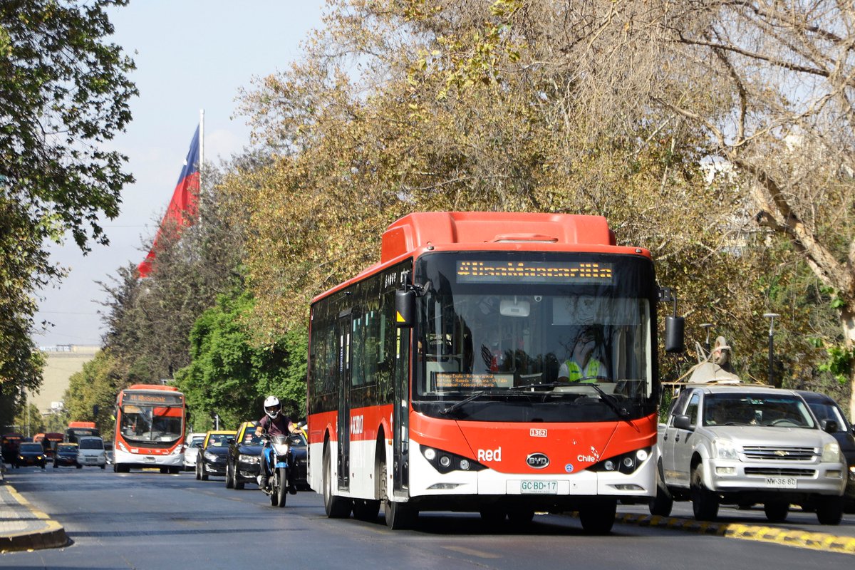 Red_Movilidad's tweet photo. ⚠️ATENCIÓN⚠️
Los servicios 🚍402 y 🚍404 #modifican su ruta a partir de mañana en #SantiagoCentro tras la habilitación del eje Andrés Bello / Cardenal Caro como vía bidireccional permanente.
✅Conoce las rutas y nuevas paradas en https://t.co/p8L4crKP6w https://t.co/RH8p85UWQZ
