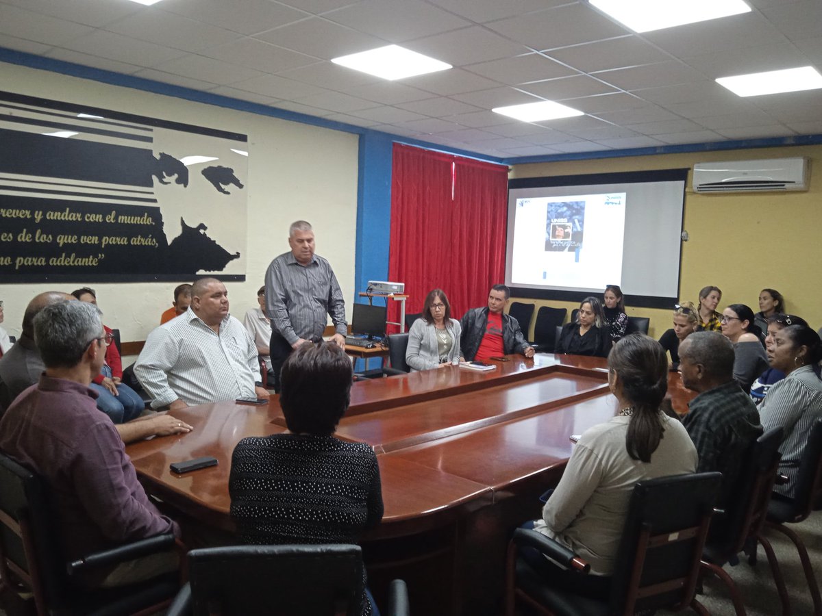 AlexisLorente74's tweet photo. Encuentro con el Consejo de Dirección de la @UnissJMarti el Viceprimer Ministro @JorgeLuisPerd20 manifiesta preocupación por la orientación vocacional hacia carreras pedagógicas de Ciencias Exactas.
@AlexisLorente74 @CubaMined @CubaMES @MartaEFeito https://t.co/H9FZ2wNDDs