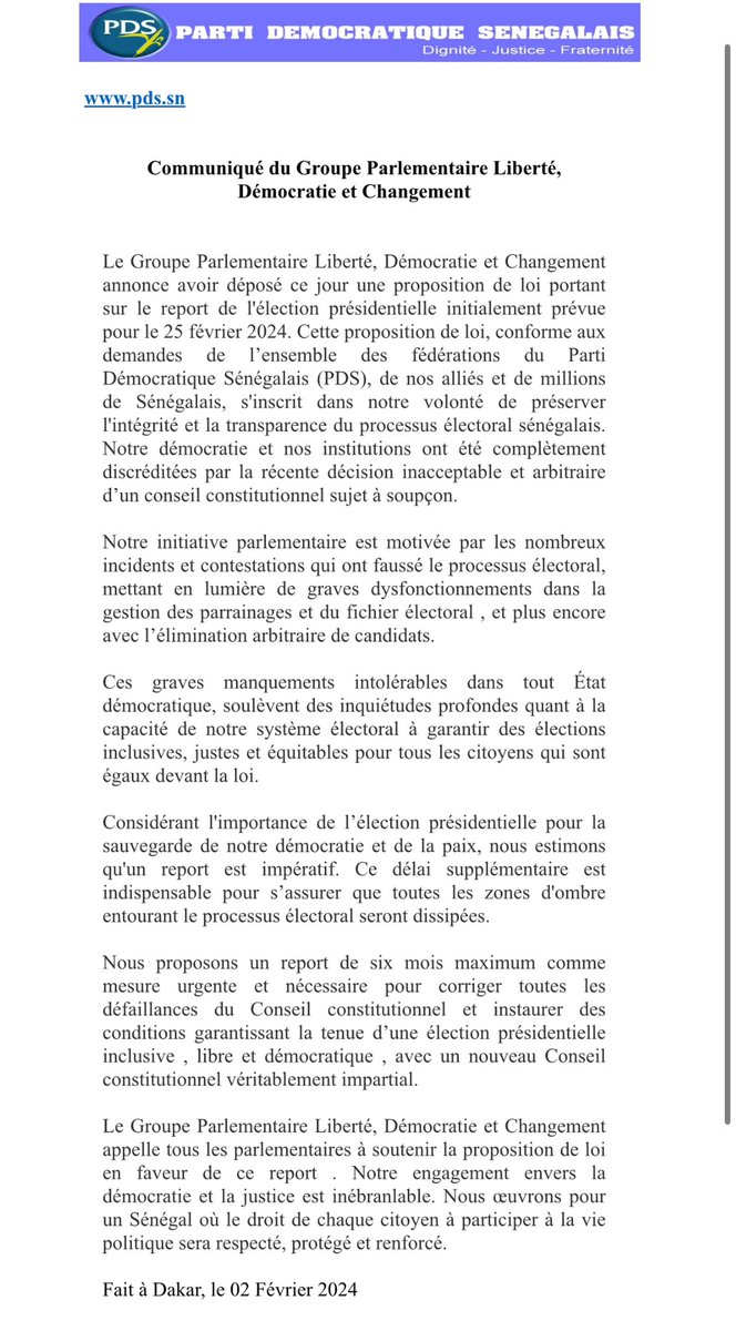 KarimWade_PR's tweet photo. Notre groupe parlementaire Démocratie, Liberté et Changement vient de déposer à l’assemblée nationale, une proposition de loi pour le report de l’élection présidentielle prévue le 25 février prochain. Je soutiens totalement cette initiative parlementaire qui vise à corriger les graves défaillances de notre système électoral. Cette proposition de loi permettra de réparer le préjudice subi par plus de 40 candidats écartés de l’élection présidentielle. J’appuie sans réserve cette initiative et je demande aux militants du PDS, à nos alliés et aux millions de Sénégalais qui se battent à mes côtés de soutenir à leur tour ce report.

À l’image de notre référence Maître Abdoulaye Wade, nous privilégierons toujours la résistance démocratique et pacifique, ainsi que la saisine de toutes les voies de recours qui nous sont offertes plutôt que de faire appel à la violence aveugle.
