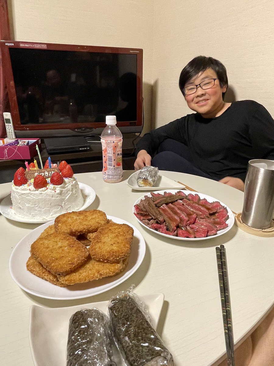f_mosshan's tweet photo. なんとか無事に誕生日を迎えられた🎂元気でいてほしい https://t.co/ueZgxoJWbw