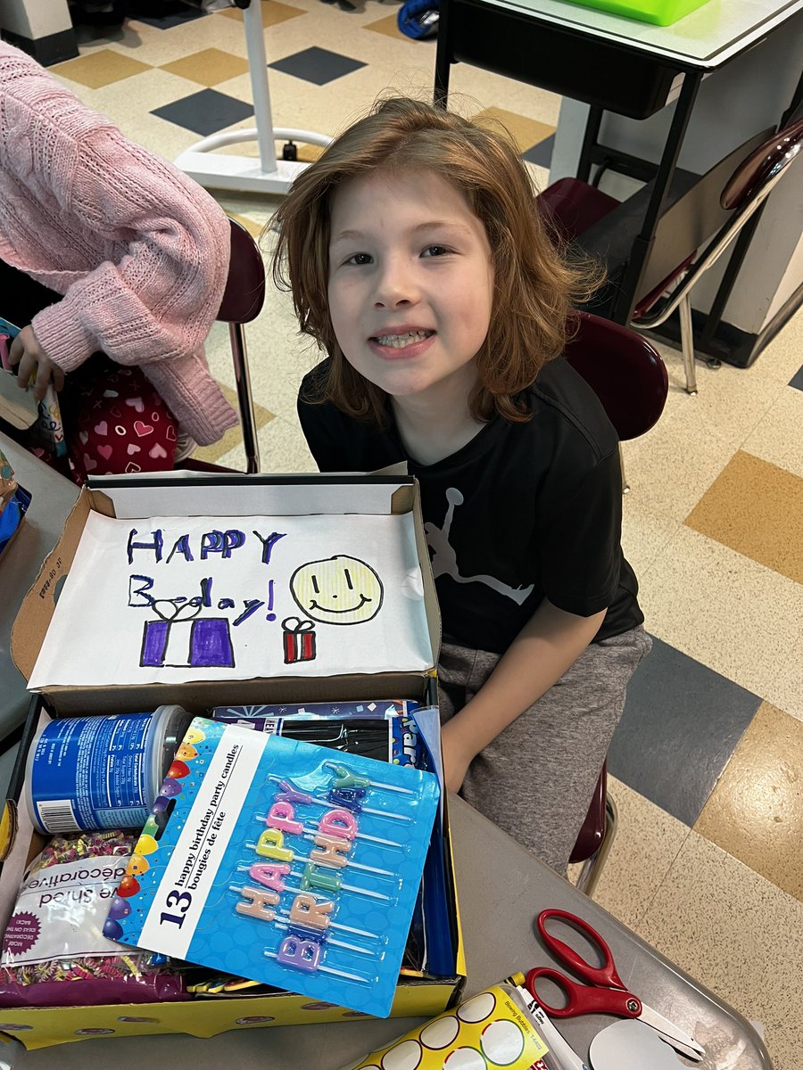 MrKellyOAK's tweet photo. Today we finished part 1 of our annual Birthday Box Project! So blessed to be going on year 3 collaborating with @FranklinFoodPan on this special project! “Everybody deserves to feel special on their birthday” 🎉🎁 @OakStElementary @FranklinPSNews https://t.co/7dKWrs6fNi