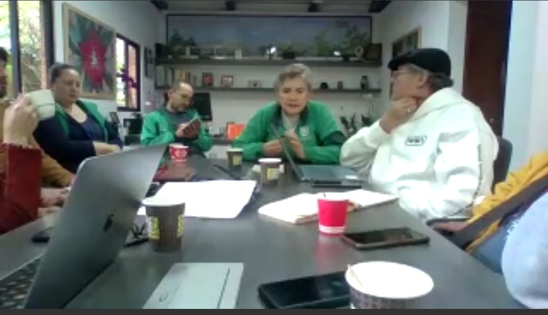 FedeBogotaJAC's tweet photo. Una comisión de la @Fedecomunalbog se reunió con la Directora del @JBotanicoBogota @MLPerdomo a quien se le planteó varias propuestas alrededor de la educación ambiental, reforetación, entre otros asuntos. Esperamos seguir sumando voluntades. https://t.co/HXqz7rYwrO