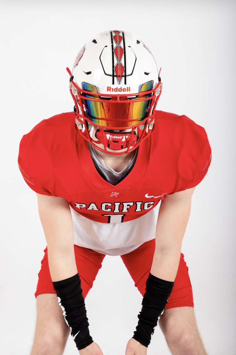 BlakeThorntonQB's tweet photo. I am extremely blessed to receive an offer from Pacific University!!!  
@JustinLeathers @Coach_Taura @CoachFalc @Coach_Gilgan @mvp7on7 @WillametteHSFB 🙏 https://t.co/LmwyxjW9NN