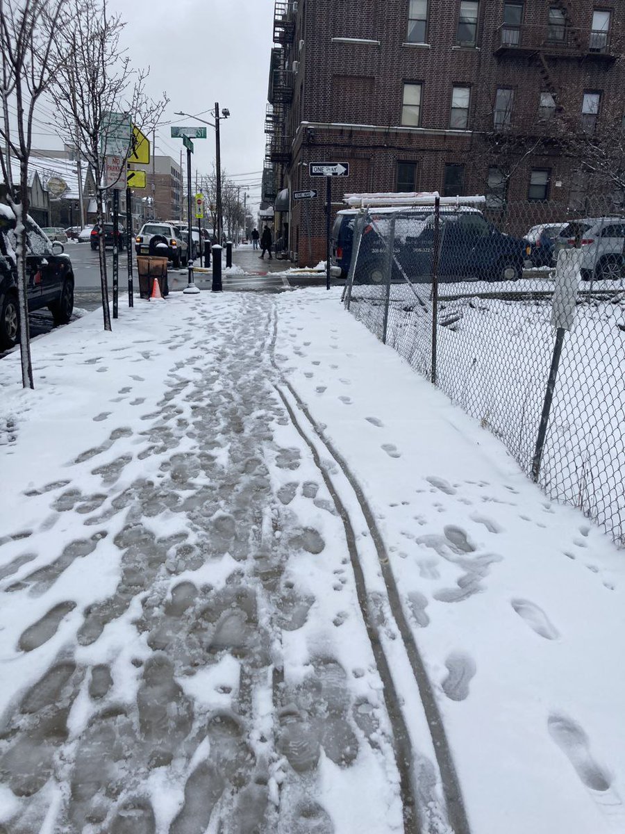 Keysahoki's tweet image. The reason why my employee goes to work late 😁😁😁 Snow in NYC few days ago