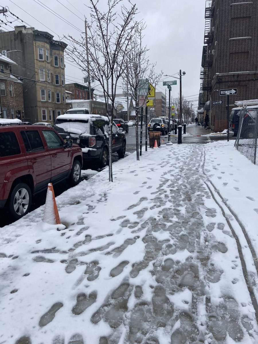 Keysahoki's tweet image. The reason why my employee goes to work late 😁😁😁 Snow in NYC few days ago