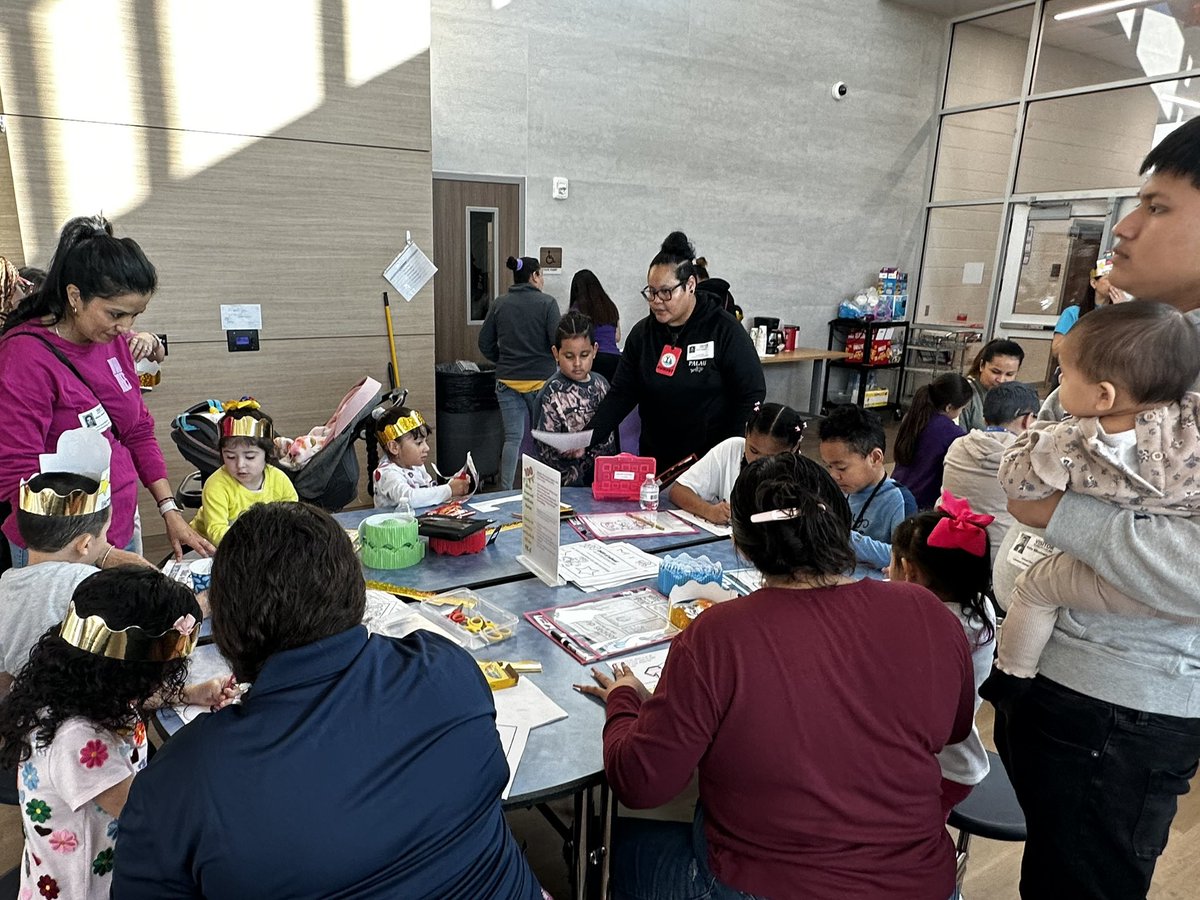 Lakeland Come Read & Count with me had an amazing turnout today! So many great resources and activities were shared with parents and students #wildcatproud #parentinvolvement #community @HumbleISD_LLE @HumbleISD
