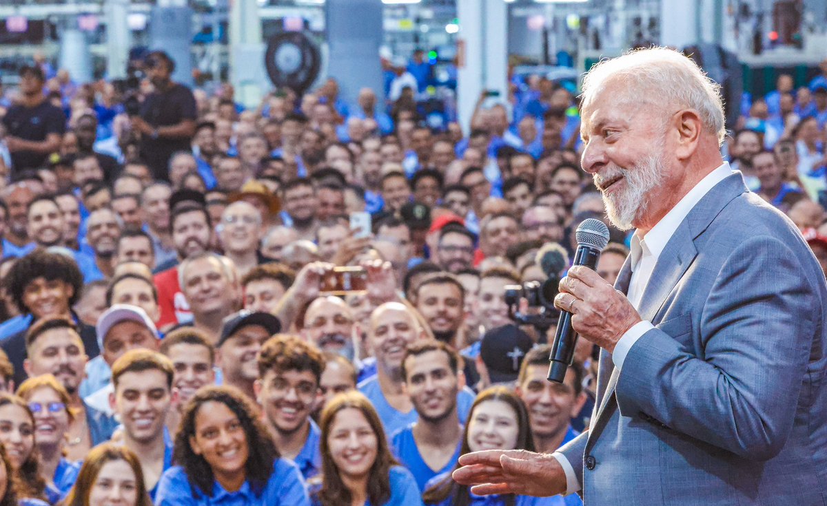 LulaOficial's tweet image. O Brasil com emprego e alegria. 🇧🇷

📸 @ricardostuckert