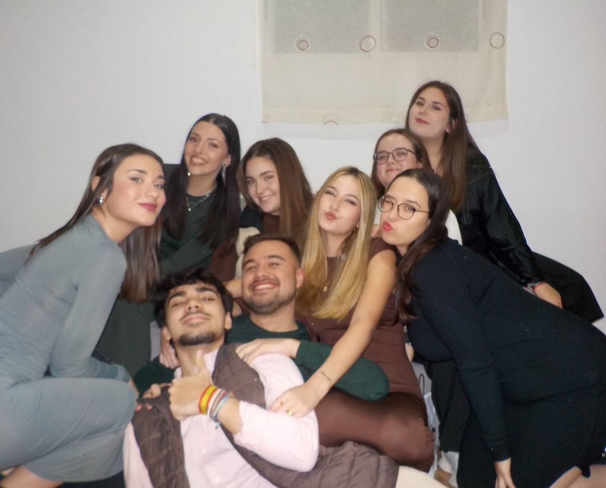 anaaabel tweet media