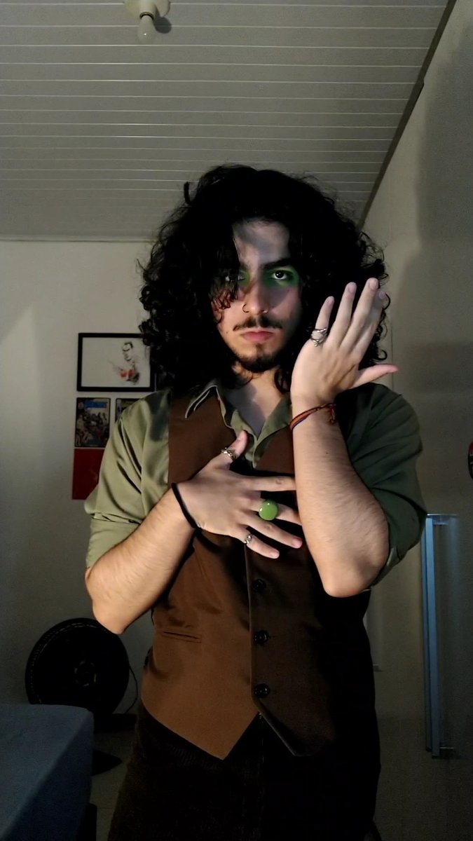 outro_gu's tweet photo. sim minha sombra favorita é verde como adivinhastes https://t.co/PFoWpeButv