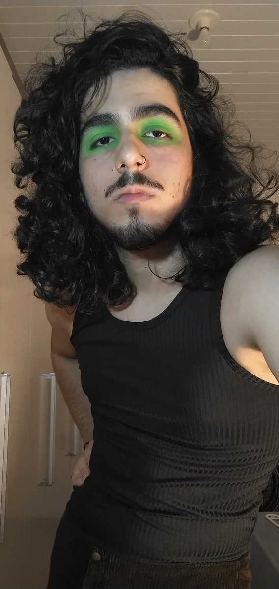 outro_gu's tweet photo. sim minha sombra favorita é verde como adivinhastes https://t.co/PFoWpeButv