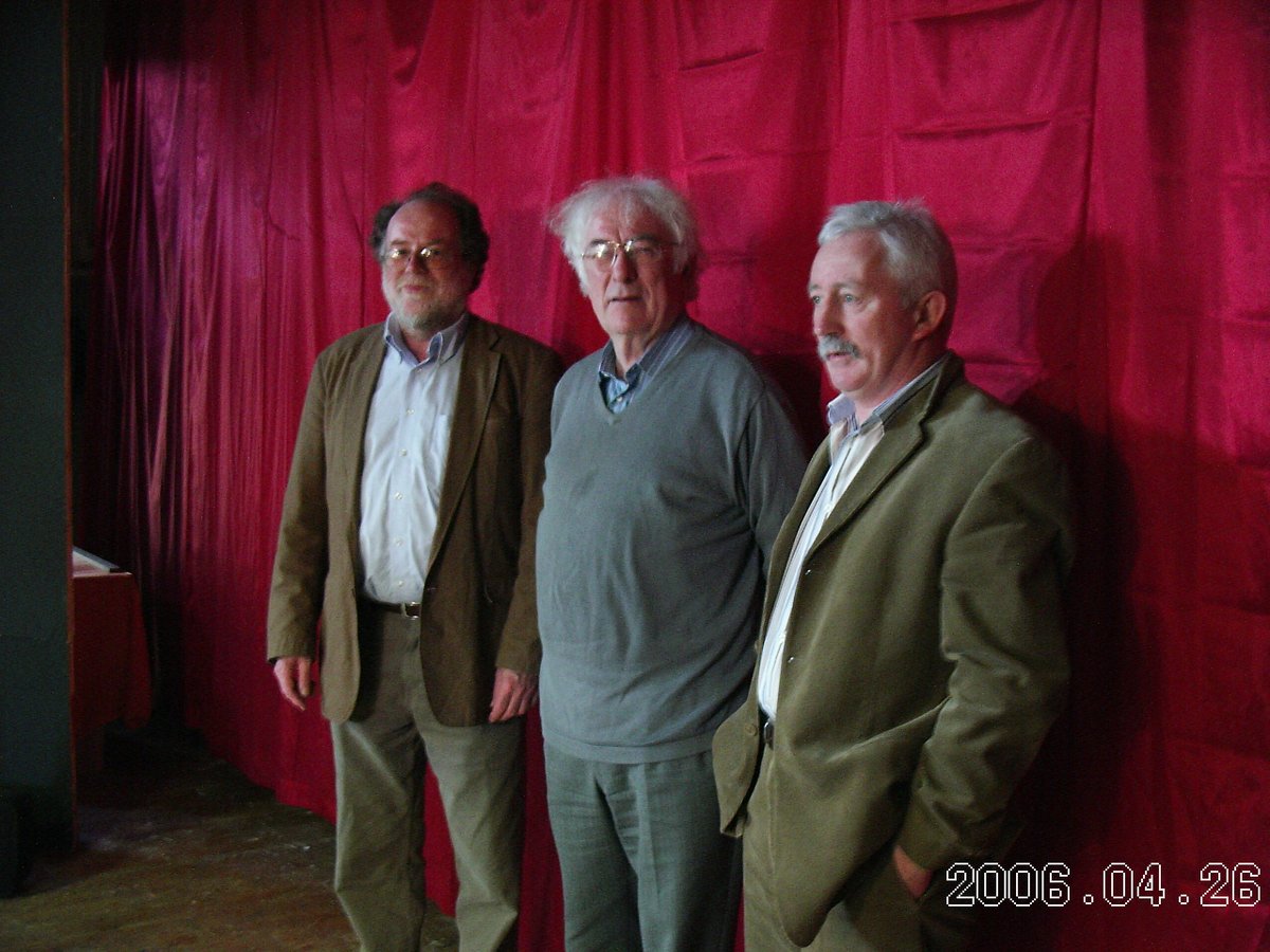 We recently added a list of previous winner to our website. Notably two International comp. winners became directors of the festival- Martin Dyar & Paddy Bushe. Here is Paddy as director in 2006 when Seamus Heaney was a reader at our festival. #poetry #writingcompetition.