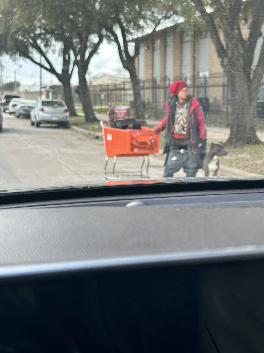 supabee__'s tweet image. Kash and hersho be calling be banana?!! She got a dog and erthing