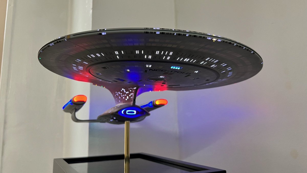 1/1400 Enterprise D commission arrived safely in New York, and in record time - 3 days from door to door!