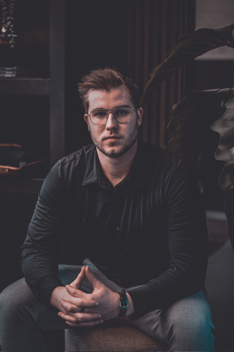 kjeldstaps's tweet photo. New Portrait Photo.
Dressed in thoughts, seated in silence. https://t.co/0LIMJLTpLT