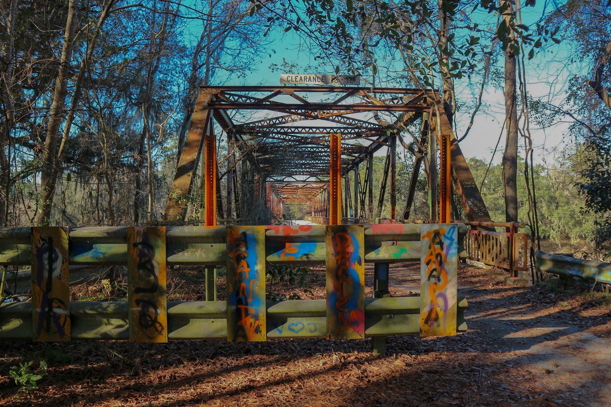 Emily G. Thompson tweet media