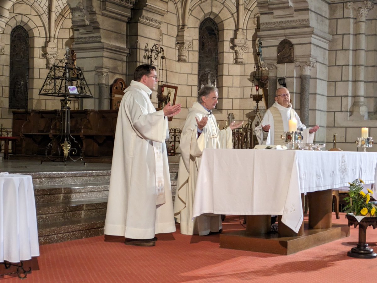 Quelques images de la messe de ce jour avec les #consacrés de la paroisse @VieReligieuse