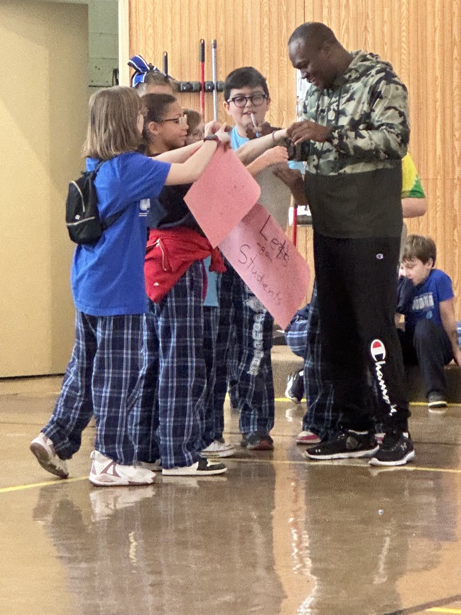 qrcougars's tweet photo. …and the 8th grade won! Fr Louis is a fan favorite. Thanks teachers, Fr. Louis, and alum/seminarian Josh Jones for playing today. #QRPride https://t.co/nroEdDvQgn
