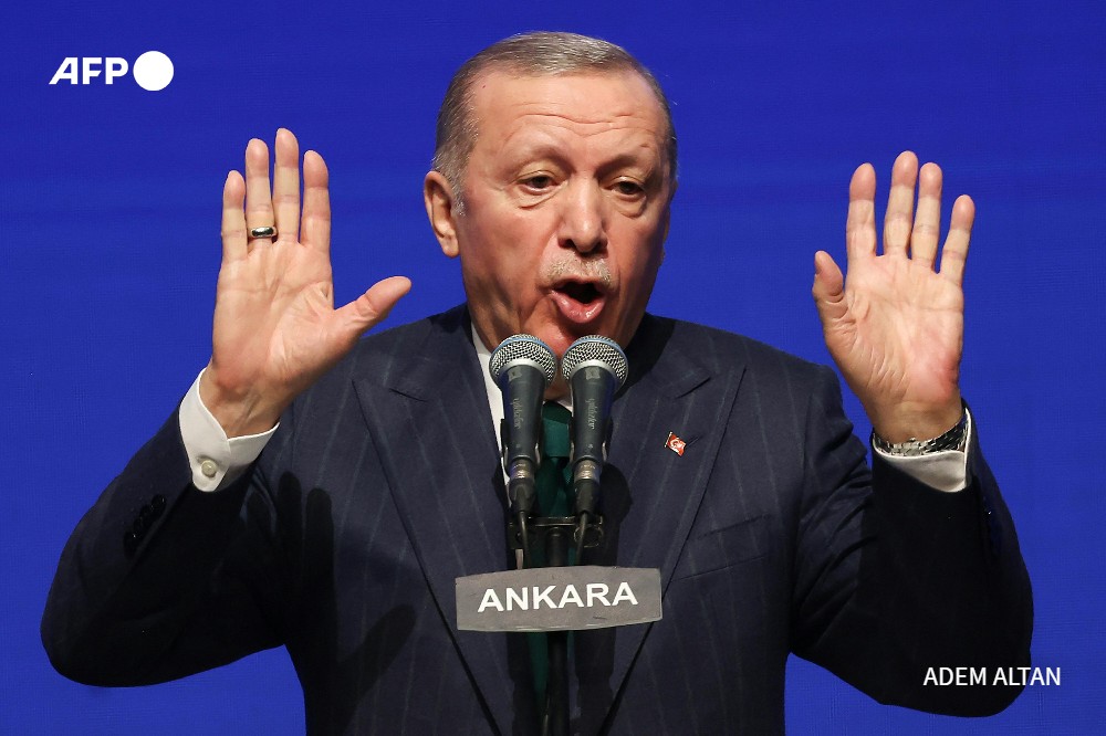 Dmitry Zaks (@dmitryzaksafp) on Twitter photo Erdogan puts former New York Fed and Amazon economist Fatih Karahan in charge of Turkey's central bank. His appointment will ease worries about the resignation of market darling Hafize Gaye Erkan over a media scandal. <a href="/AFP/">AFP News Agency</a> story
u.afp.com/5pun Erdogan puts former New York Fed and Amazon economist Fatih Karahan in charge of Turkey's central bank. His appointment will ease worries about the resignation of market darling Hafize Gaye Erkan over a media scandal. <a href="/AFP/">AFP News Agency</a> story
u.afp.com/5pun