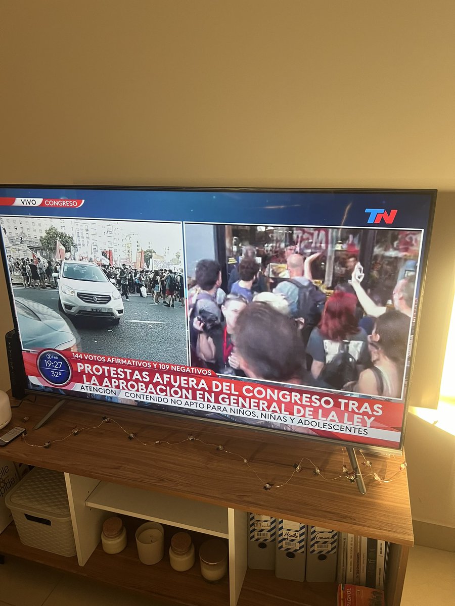 Son una traba constante para el progreso de la sociedad, no representan ni el 2% de los votos, y solo buscan provocar a la policía para hacerse las víctimas! Banco fuerte el orden de <a href="/PatoBullrich/">Patricia Bullrich</a> ! Las personas de bien estamos a favor del CAMBIO REAL 💪🏼