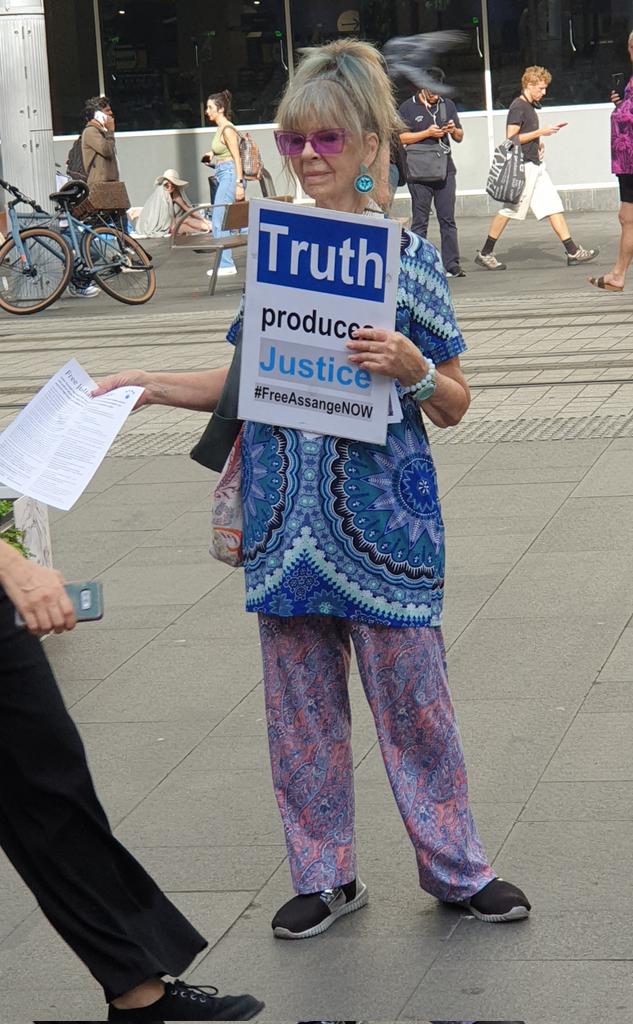 MyAgedHelp's tweet image. Free Julian Assange!