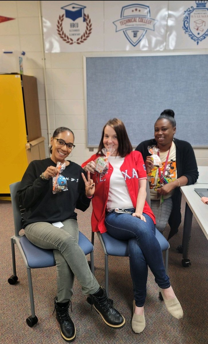 VG_TeachMe's tweet photo. Winning the day wouldn't be possible without a winning team. Each of our classes showed growth in one or more areas on MAP Growth and got a chance to attend the glow party with our kiddos! Let's keep winning ladies! #wintheday @Alexander_Elem @randomly_amused @cherawn https://t.co/JY4BPv6iM5