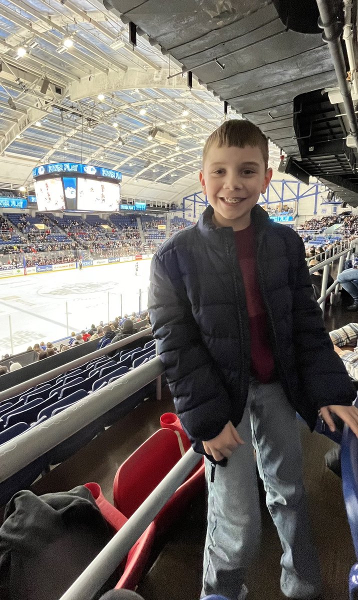 sydney_jennison's tweet photo. 5th grader Nolan G is enjoying the @SyracuseCrunch tonight! Congratulations on winning the Golden Ticket Award for Physical Education! Enjoy the game! GO CRUNCH! 🏒🥅 #Section223 https://t.co/phygmE9x0W
